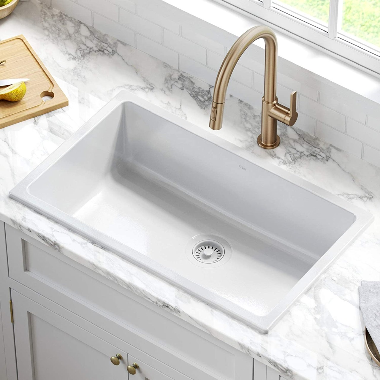 Porcelain sink farmhouse faucet white
