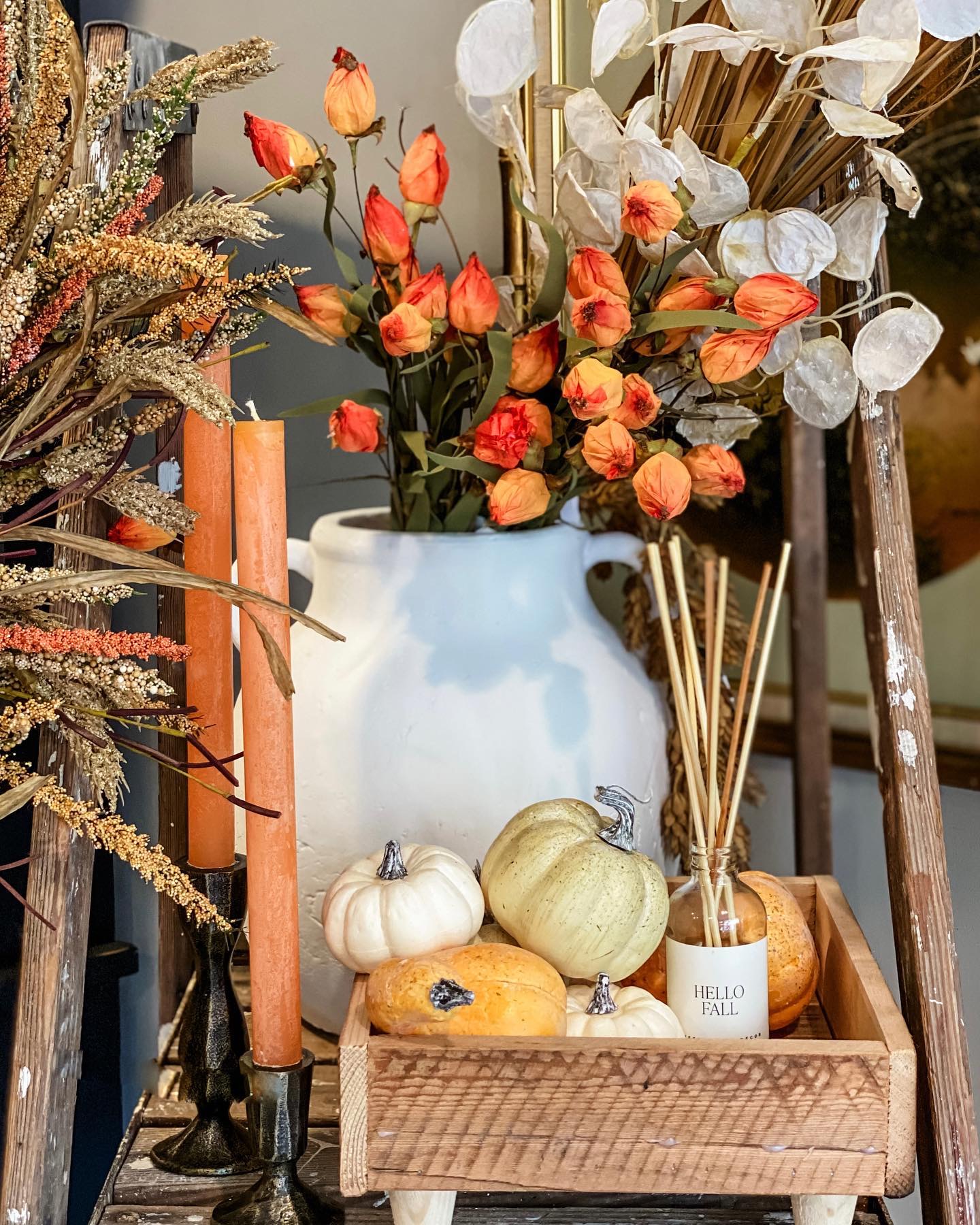 Simple and Cozy Fall Entryway Styling