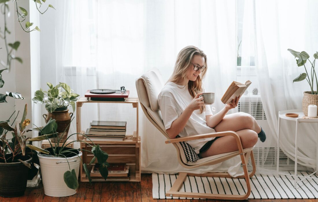 Women Reading A Beautiful k Relaxing