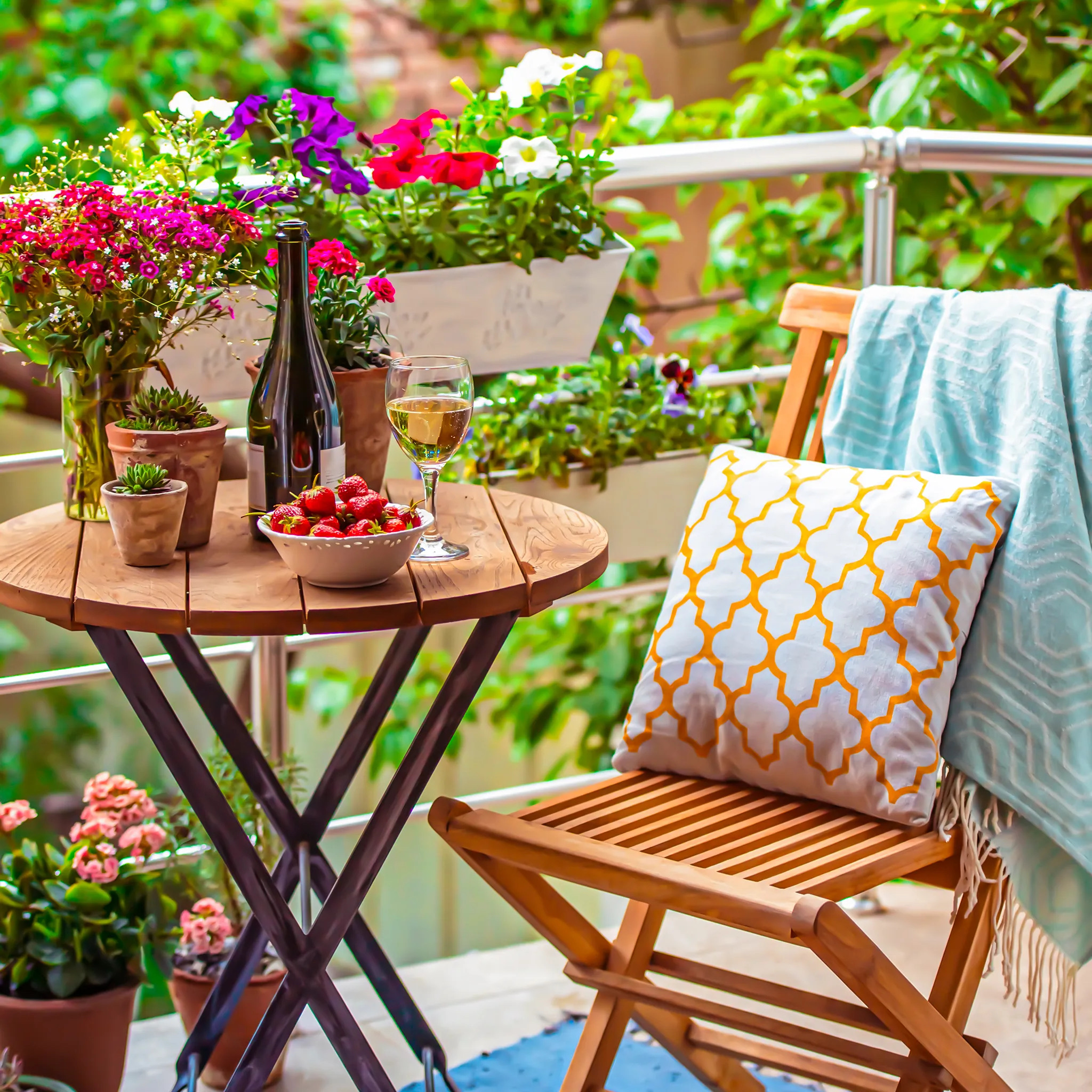 Cozy Patio Ideas: 7 Simple Tips